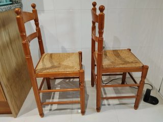 Sillas de madera con asiento de yute