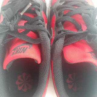 Zapatillas Deportivas Nike Rojas y Negras