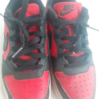 Zapatillas Deportivas Nike Rojas y Negras