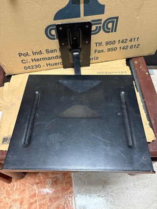 Soporte metálico negro