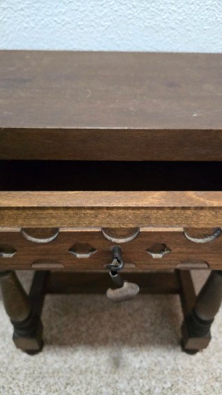 Mesita de Noche de Madera