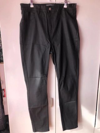 Pantalón Pitillo Polipiel Negro Primark