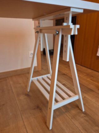 Mesa escritorio con caballetes ajustables