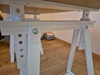 Mesa escritorio con caballetes ajustables