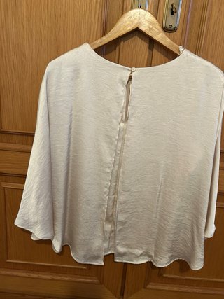 Blusa elegante beige talla M