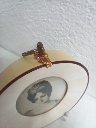 Pareja de miniaturas antiguas.