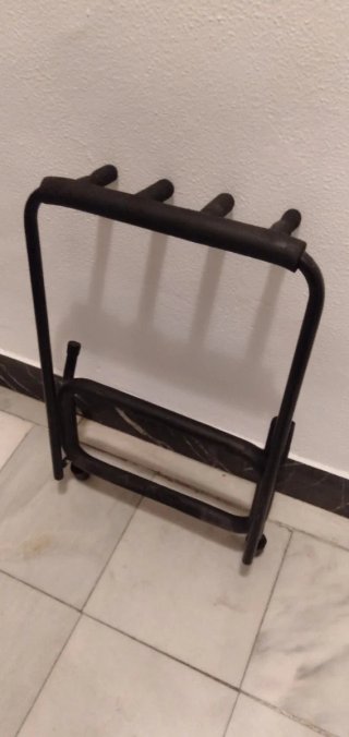 Soporte para 3 bajos o Guitarras RockStand