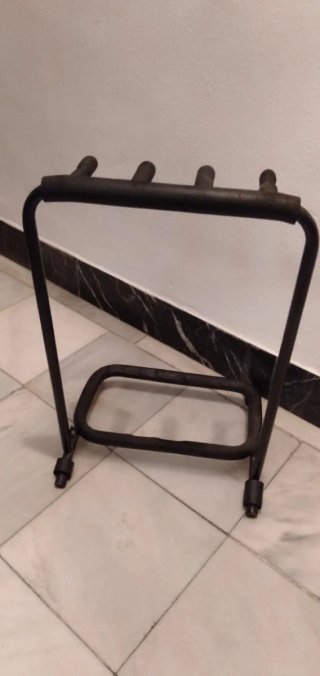 Soporte para 3 bajos o Guitarras RockStand