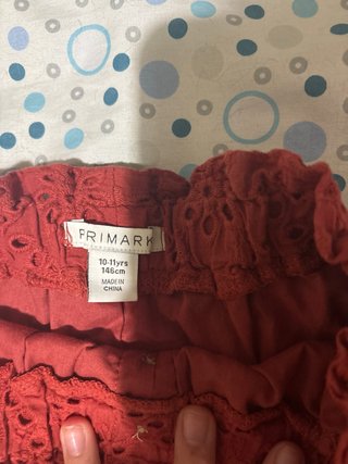 Shorts rojos bordados niña