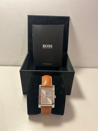 Reloj BOSS con correa de piel