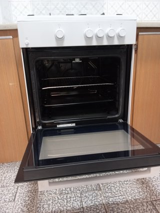 Cocina de Gas Butano con Horno Beko (Impecable)