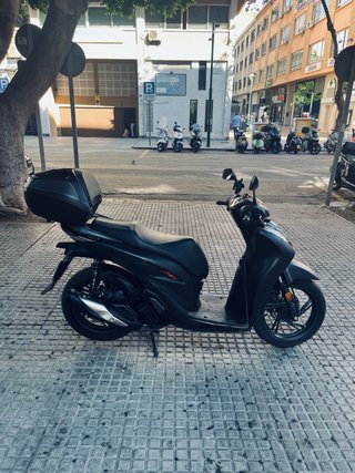 Honda SH Scooter Negra