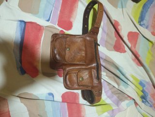 Riñonera de cuero con bolsillos