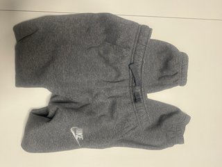 Chándal Nike gris y negro niño Talla M