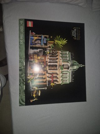 LEGO Boutique Hotel 10297
