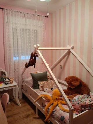 Cama Infantil Estilo Casita con somier y barrera