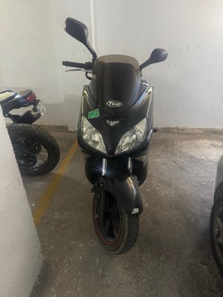 Moto TGB Scooter. Motor Yamaha Negra