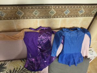 Lote patinaje artístico: 4 bodys y falda