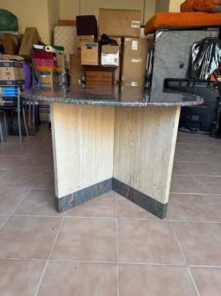 Mesa de mármol ovalada