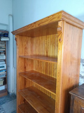 Librería de madera maciza