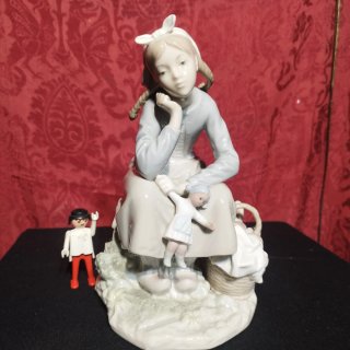 Figura Lladro Niña con Muñeca