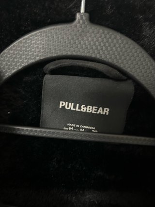 Chaqueta de pelo Pull&Bear negra