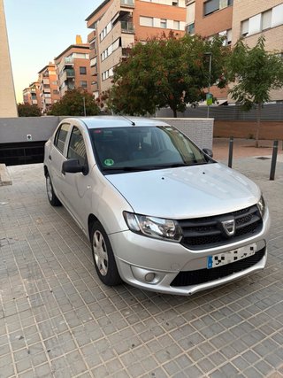 Dacia Logan 1.2 Ambiance • 2015 • 100.000 km • Mot