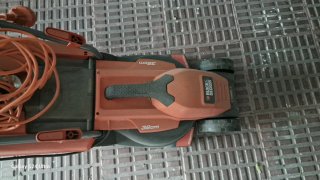 Cortacésped Eléctrico Black & Decker 32cm