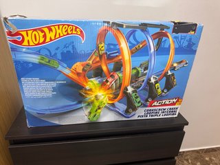Hot Wheels Triple Looping Corkscrew Crash