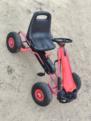 Kart a pedales rojo y negro