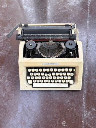 Máquina de escribir Olivetti Lettera 40