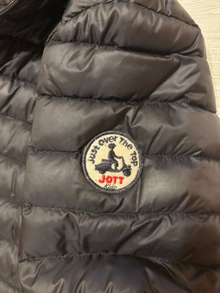 Abrigo Jott Negro con Capucha Talla 12/14 años