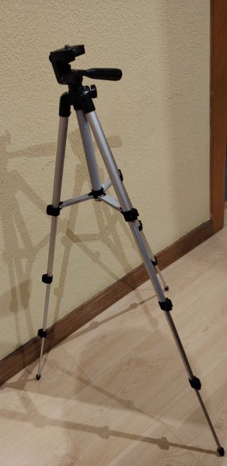 Trípode de aluminio para cámara Altura 93cm.