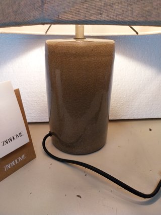 Lámpara de mesa Zara Home