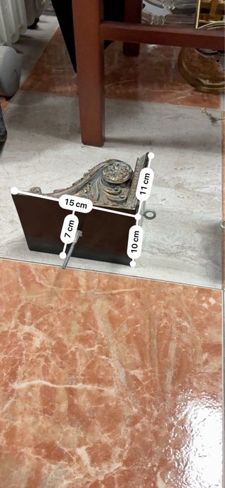 Soportes decorativos dorados