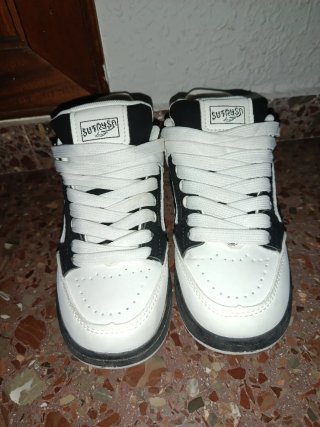 Zapatillas altas niño blancas