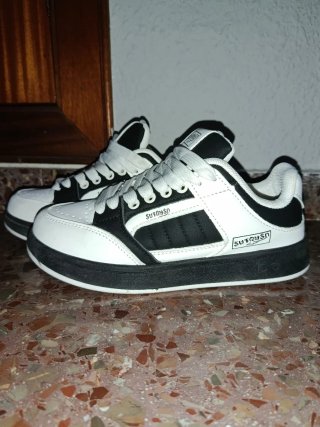 Zapatillas altas niño blancas