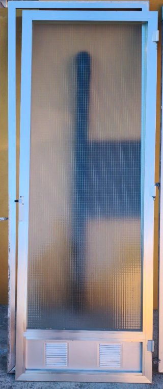 Puerta aluminio con marco y cristal