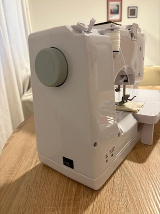 Máquina de coser eléctrica 14 puntadas + kit