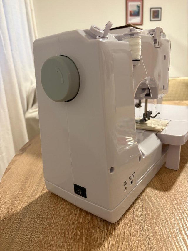 Máquina de coser eléctrica 14 puntadas + kit