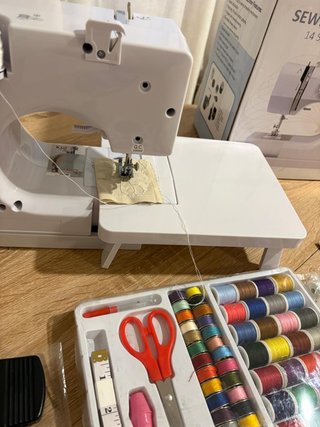 Máquina de coser eléctrica 14 puntadas + kit