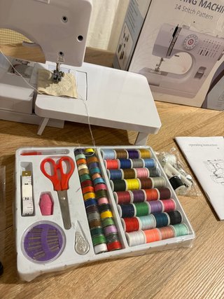 Máquina de coser eléctrica 14 puntadas + kit