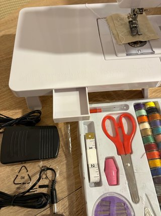 Máquina de coser eléctrica 14 puntadas + kit