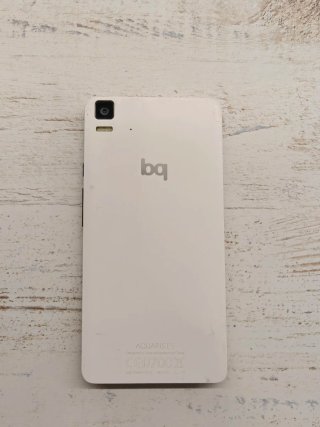Lote 5 móviles para piezas (iPhone, BQ, Honor)