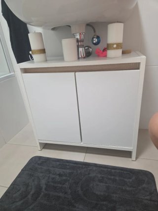 Mueble de baño blanco y madera