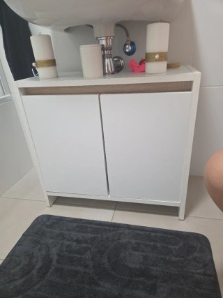 Mueble de baño blanco y madera