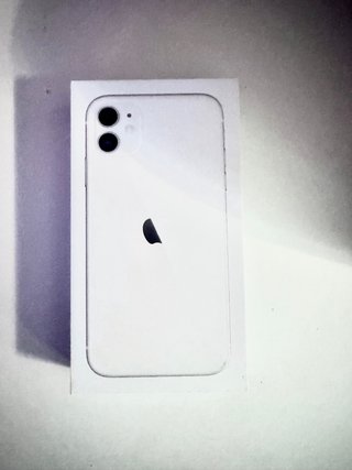 iPhone 11 Blanco 128 GB + 5 Fundas
