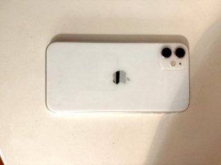 iPhone 11 Blanco 128 GB + 5 Fundas