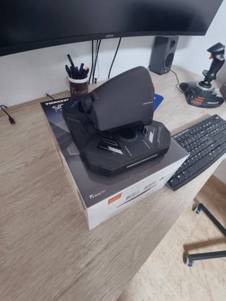 Thrustmaster Flight Stick X y Acelerador Sol R6.