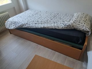 Cama nido con mesita de noche a juego